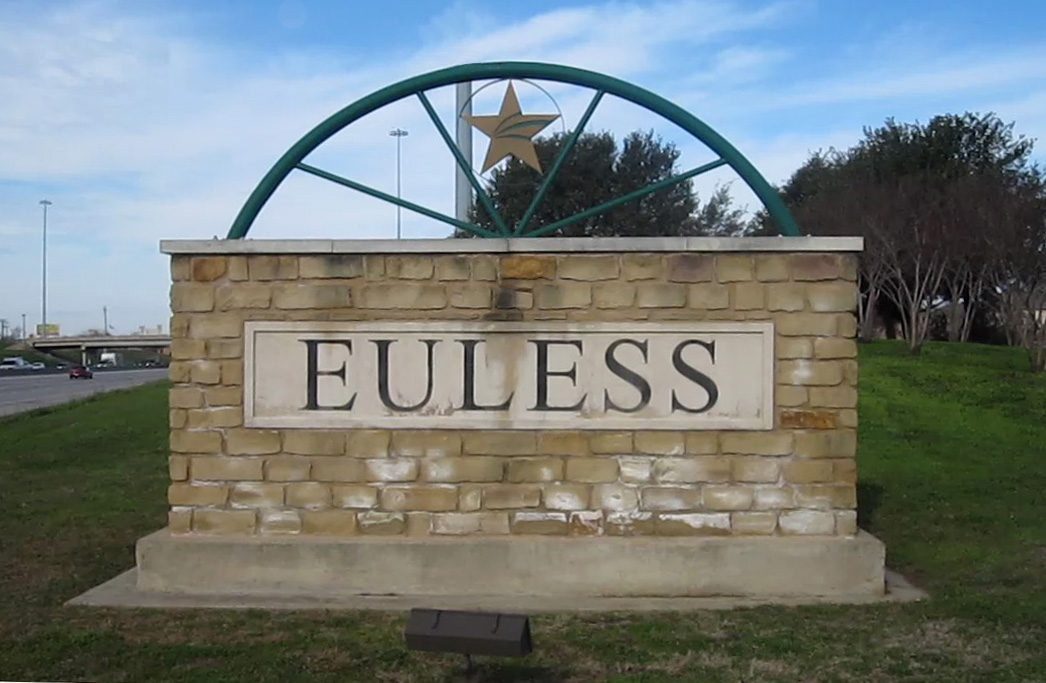 Euless welcome sign